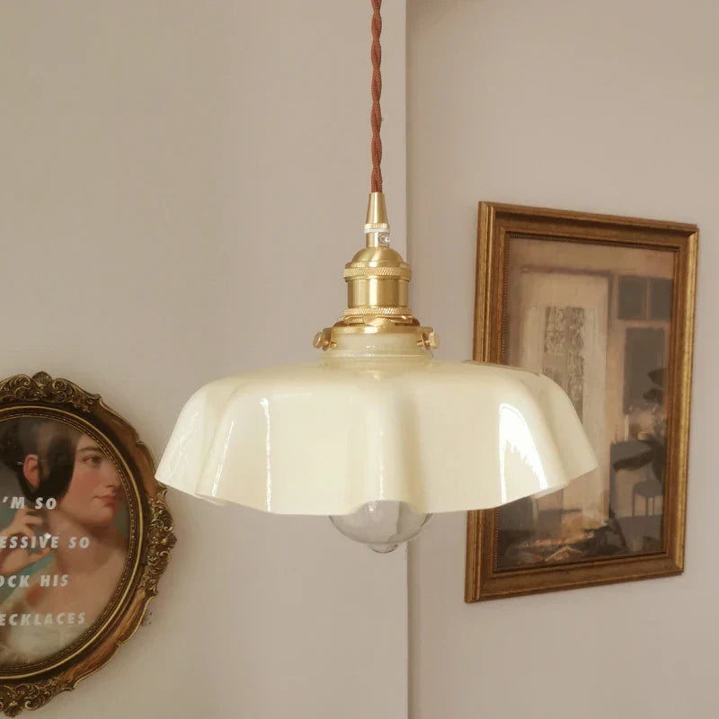 Suspension vintage inspirée en métal précieux
