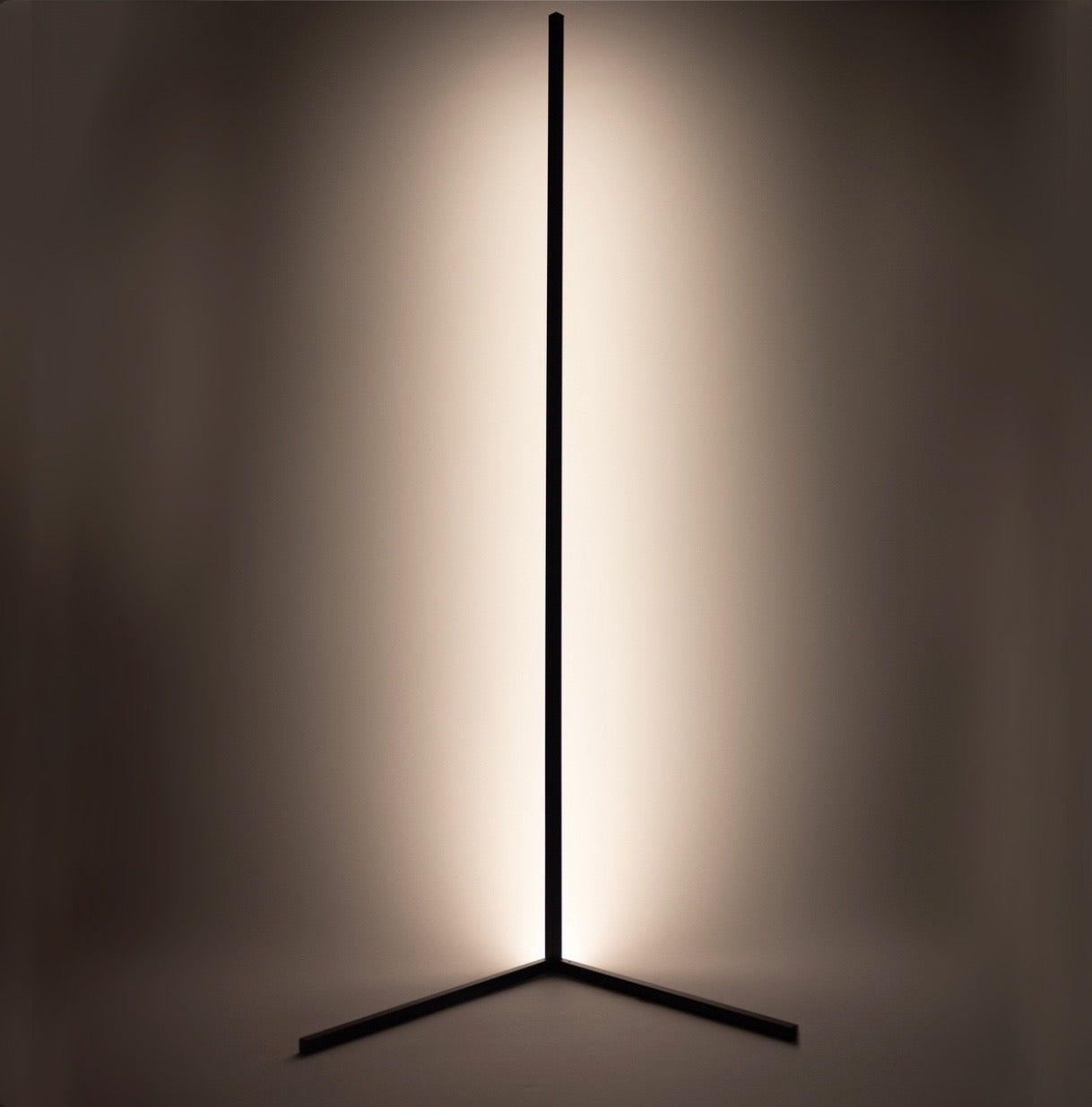 Lampadaire LED d'angle au design épuré