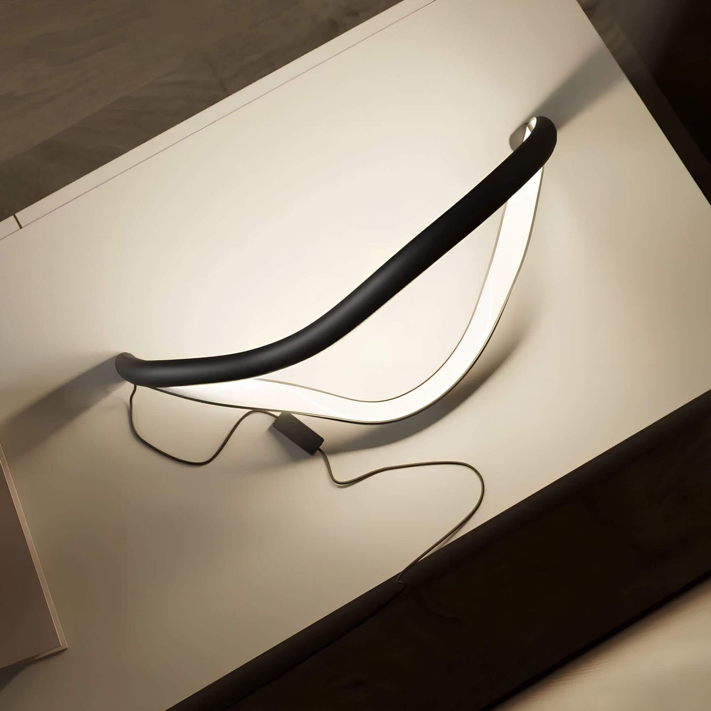 Lampe de table LED mince pour une décoration moderne