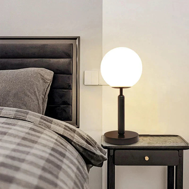 Lampe de Table LED Moderne – Finition en Laiton de Haute Qualité & Lumière Ambiance