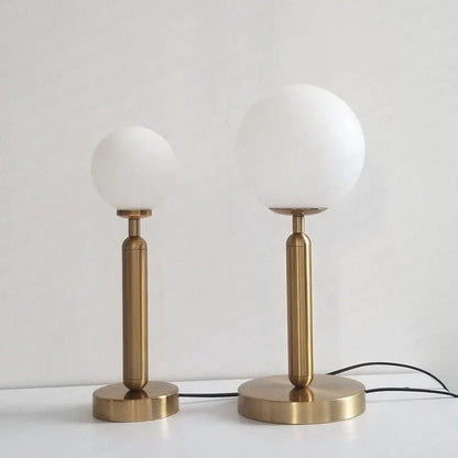 Lampe de Table LED Moderne – Finition en Laiton de Haute Qualité & Lumière Ambiance