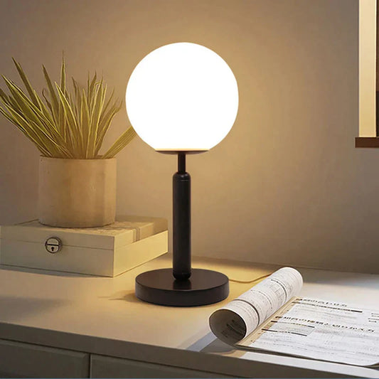 Lampe de Table LED Moderne – Finition en Laiton de Haute Qualité & Lumière Ambiance